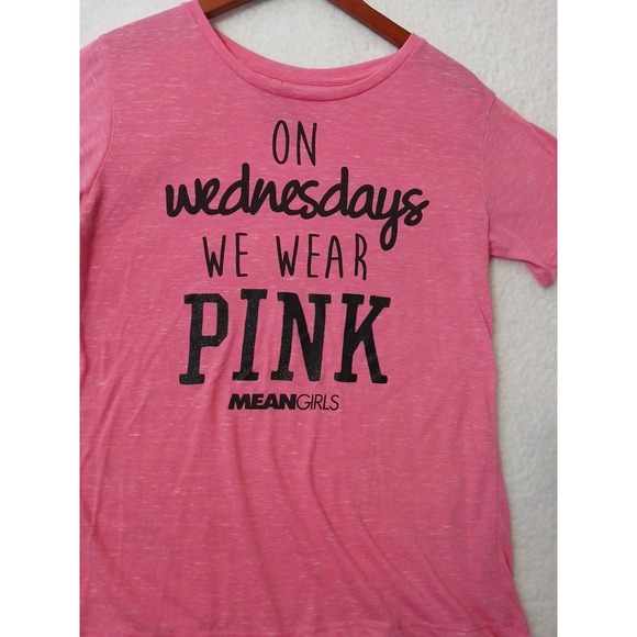 Mean Girls On Wednesdays We Wear Pink Juniors T-Shirt Large - Picture 3 of 6